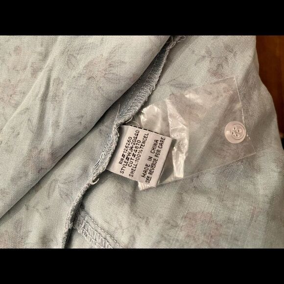 NWOT Velvet Heart Sz M Tencel Floral Button Up - Picture 6 of 10